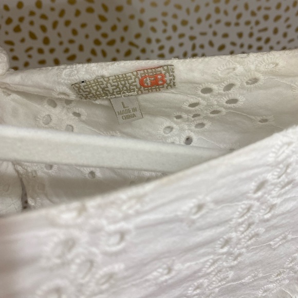 GB White Eyelet Cropped Top ( Size L) - Picture 3 of 3